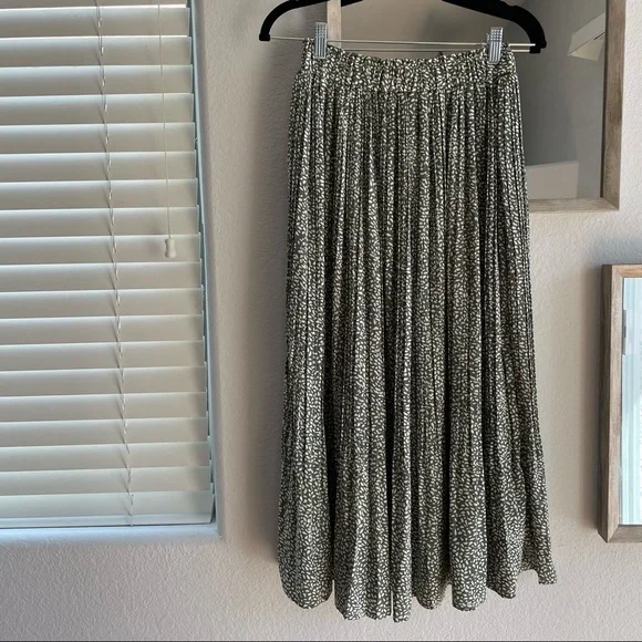 🎉HP🎉 ✨NEW Pleated Polka Dot Midi Skirt w/ Pockets - Boho Chic Style🌿 - Picture 6 of 15